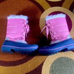 Pink and grey little girls winter boots.